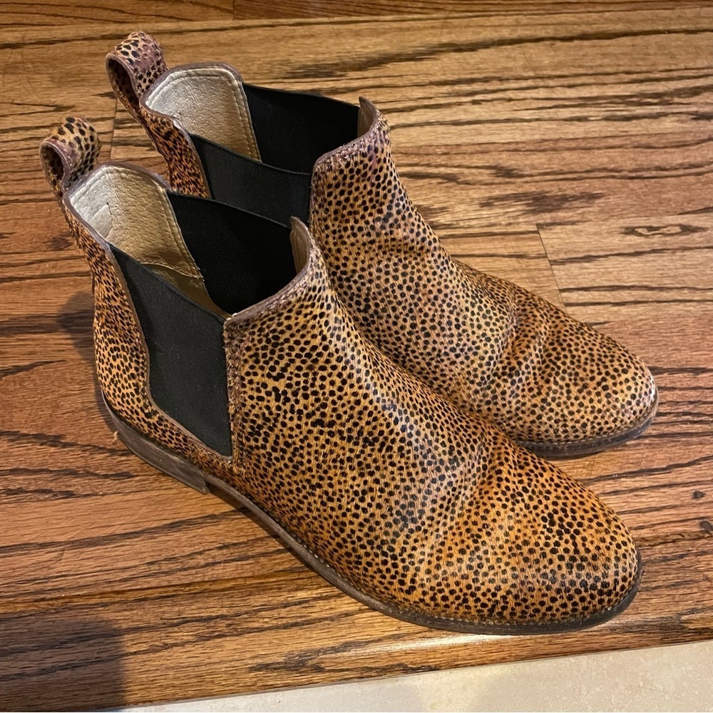 Madewell Mini Leopard Print Chelsea Boots size 8.5